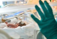 İngiltere’de bir hemşire yedi bebeğin cinayetinden sorumlu olduğu için ömür boyu hapis cezasına çarptırıldı