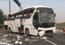 Denizli’de otobüs ve kamyon çarpıştı: 7 kişi yaşamını yitirdi, 42 kişi ise yaralandı