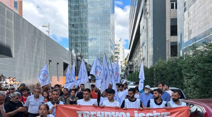 Sendikalı oldukları için işlerinden atılan Trendyol işçileri ile, Trendyol Genel Merkez önündeydik