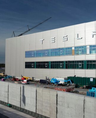 Elon Musk’ın sahibi olduğu Tesla’nın Almanya’daki fabrikasında çok sayıda iş kazası yaşandığı ortaya çıktı