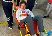 TRT’nin eski savaş muhabiri Elif Akkuş, sedye ile geldiği duruşma sonrasında tutuklandı