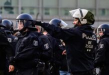 Berlin polisi Yahudilerin savaşa karşı düzenlediği mitingini yasakladı