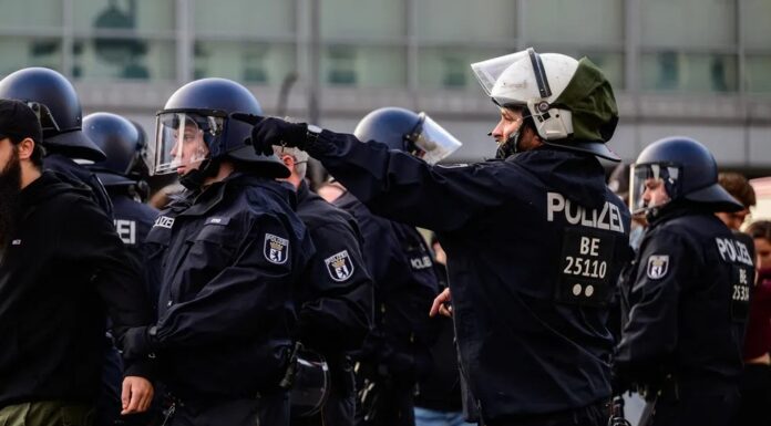 Berlin polisi Yahudilerin savaşa karşı düzenlediği mitingini yasakladı