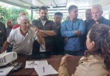 Bakanlığın mermer ocağı projesini protesto eden köylüler toplantıyı yaptırmadı