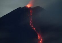 Etna Yanardağı faaliyete geçti: Küller 4 bin 500 metre yüksekliğe çıktı