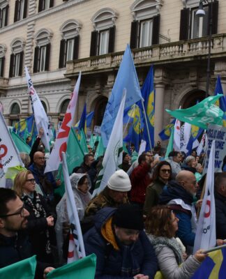 İtalya’da sağlık çalışanları hükümetin sağlık bütçesi tasarısını protesto için iş bıraktı