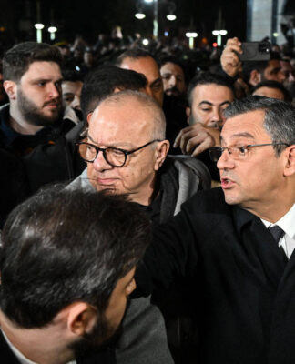 Özgür Özel asker cenazesinde yuhlandı, aileden açıklama geldi: “Özgür Özel bizim çocuğumuzdur”