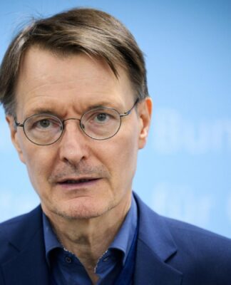 Almanya’nın Sağlık Bakanı hekimlerin grev kararı almasını sert eleştirdi