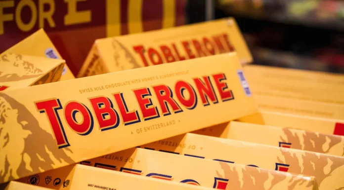 Türkiye’de satılan Toblerone markalı çikolatalardan plastik madde çıktığı için toplatılıyor