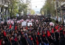 Yunanistan’da hükümetin özel üniversite yasa tasarısı öğrenciler tarafından protesto ediliyor