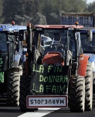 Fransa’da sendikalı çiftçilerden eylem