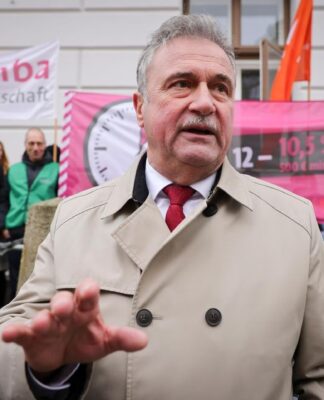 Almanya’da tren makinistleri bir kez daha greve gidecek!