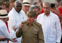 Raul Castro devrimin 65. yılında konuştu: “Bizim en büyük gurur ve mutluluk kaynağımız Fidel’in yanında yer almış olmak; ondan birliğin tayin edici önemini öğrenmiş olmak”