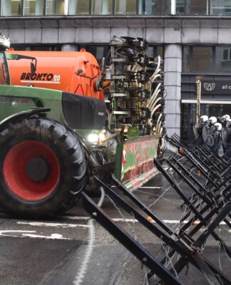 Brüksel’de çiftçilerden protesto