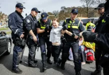 Greta Thunberg, Hollanda’da iki kez gözaltına alındı