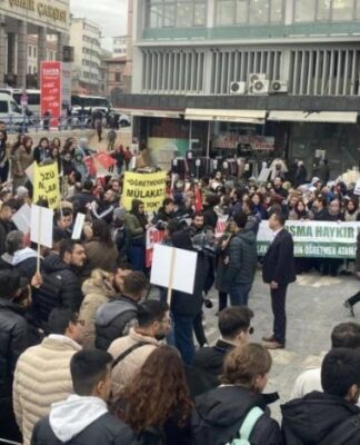 Ankara Ulus’ta bir araya gelen öğretmenler mülakatsız atamaların yapılmasını istedi