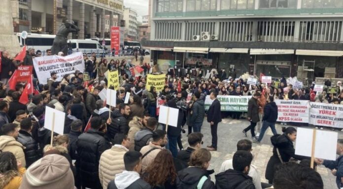 Ankara Ulus’ta bir araya gelen öğretmenler mülakatsız atamaların yapılmasını istedi