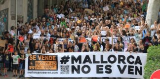 Mallorca Adası’nda binlerce kişi kitle turizmine karşı eylem yaptı