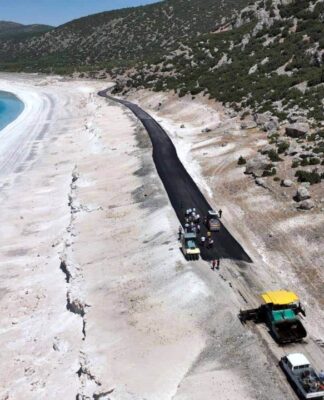 Salda Gölü çevresine asfalt yapılıyor!