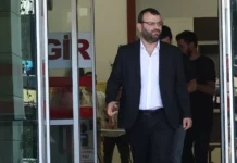 Hrant’ın katili Ogün Samast’ın yargılandığı dava ertelendi, savcılık davanın düşürülmesini talep etti, Samast tesbih sallayarak adliyeden ayrıldı