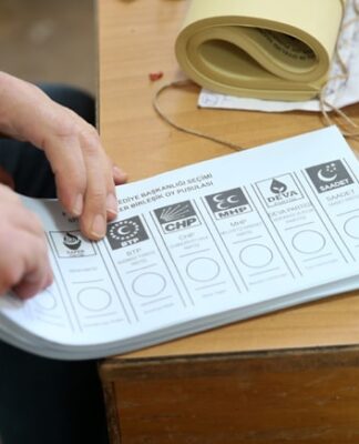 Yinelenen seçimlerin kesin olmayan sonuçları açıklandı: AKP 3, CHP 2, DEM Parti 1 ilçe kazandı