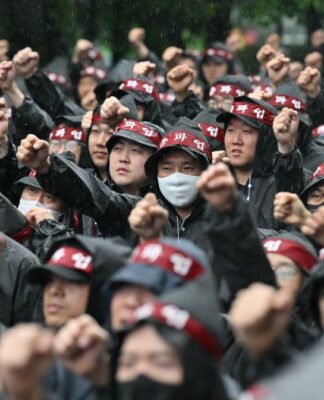 Güney Kore’de binlerce Samsung işçisi adil maaş ve yıllık izin talebiyle 3 günlük greve çıktı