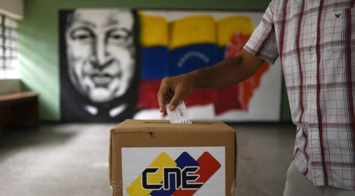 Venezuela’da devlet başkanı seçimi için oy verme işlemi başladı