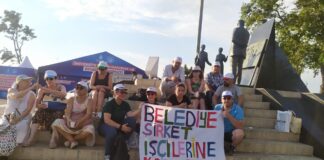 Belediye işçileri 9’uncu haftasında bugün Kadıköy’de oturma eylemine devam ettiler