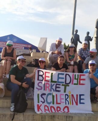 Belediye işçiler kadrolu ve güvenceli çalışma hakları için 7’nci haftasında Kadıköy’de oturma eylemlerine devam etti