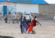 Somali’nin başkenti Mogadişu’da gerçekleşen saldırıda en az 32 kişi yaşamını yitirdi