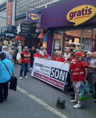 Samsun Emek ve Demokrasi güçlerinin çağrısıyla emekçiler Gratis Mecidiyeköy şubesi önünde protesto eylemi yaptı