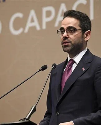 Daha önce Halil Falyalı ile yaptığı işlerle gündeme gelen Yasin Ekrem Serim, Türkiye’nin Lefkoşa Büyükelçisi olunca hakkındaki içerikleri mahkeme kararıyla kaldırttı