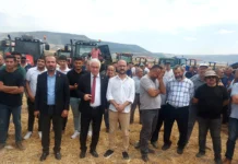 Çiftçiler bu kez de Maraş’ta eylemde: Traktörlerle yolu kapattılar