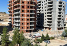 14 yaşındaki işçi çocuk, inşaattan düştü: Durumu ağır
