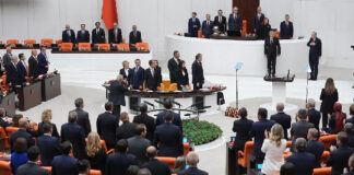 Özgür Özel’den Baş’ın eleştirisine cevap: “Meclis’teki her konuşmanı biz devrettik geçmişte sana, ben devrettim.”