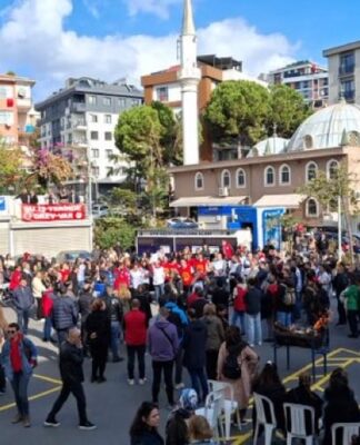 Kartal Belediyesi işçileri sefalet ücretlerine karşı yaşanabilir bir toplu sözleşme için dün gece yarısı greve başladı