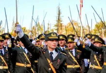 “Mustafa Kemal’in Askerleriyiz” diyen Teğmen Ebru Eroğlu, TSK’dan ihraç talebiyle Yüksek Disiplin Kurulu’na sevkedildi