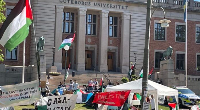 Göteborg’da altı aydır devam eden Filistin ile dayanışma çadırları, polis tarafından söküldü: Eylemciler alana kendini zincirledi