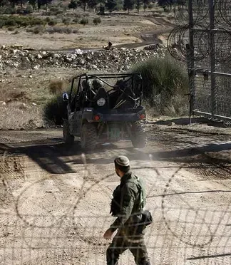 İşgalci İsrail ordusu, İsrail’in Suriye’yi işgal etmesini protesto eden sivillere ateş açtı