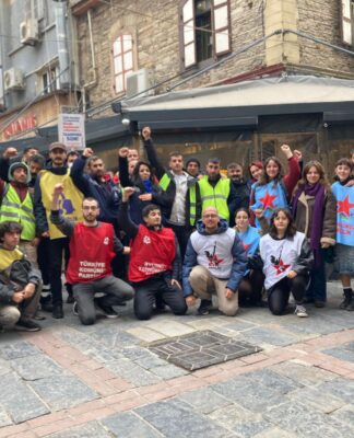 İzmir’de gençlik örgütleri direnişte olan belediye işçilerini ziyaret etti