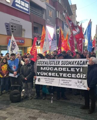 ESP, SKM ve SGDF’ye gerçekleştirilen polis operasyonuna karşı İzmir’de dayanışma eylemindeydik