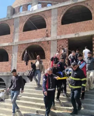 Nusaybin’de iki işçi iskeleden düşerek yaralandı