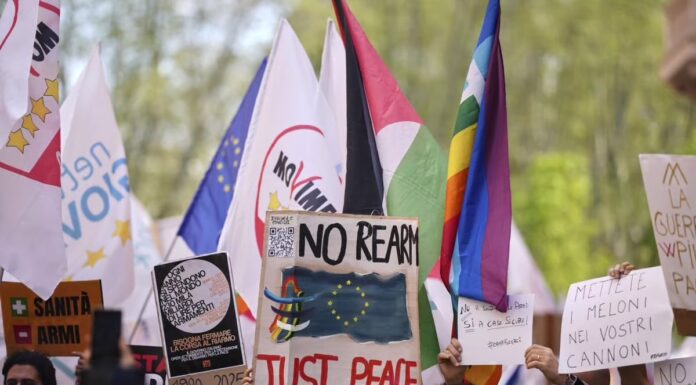 İtalya’da silahlanmaya karşı büyük eylem
