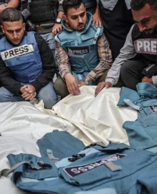 Siyonist rejim bu sefer de gazetecileri hedef aldı: Bir gazeteci diri diri yakıldı