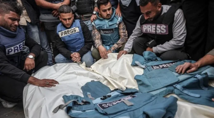 Siyonist rejim bu sefer de gazetecileri hedef aldı: Bir gazeteci diri diri yakıldı