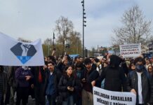 Şimdi de liseli gençler ayakta: Beşiktaş’ta bir araya gelen liseliler “Öğretmenine Dokunma!” dedi