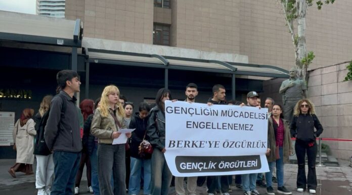 İzmir’de tutuklanan arkadaşımız Berke Bozkurt için adliye önünde eylem