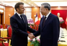 Macron, Güneydoğu Asya turunun ilk durağı Vietnam’da Airbus anlaşması imzaladı