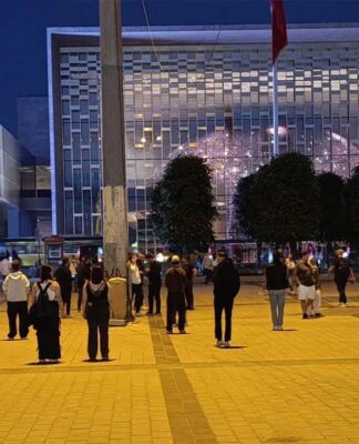 Taksim’de “Duran Adam” Eylemi Yapan 18 Genç Gözaltına Alındı!