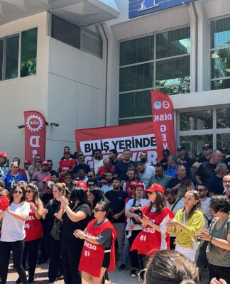 İzmir’de Binlerce İşçi Greve Çıktı!